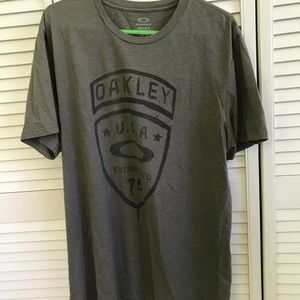 Oakley t-shirt (never worn)